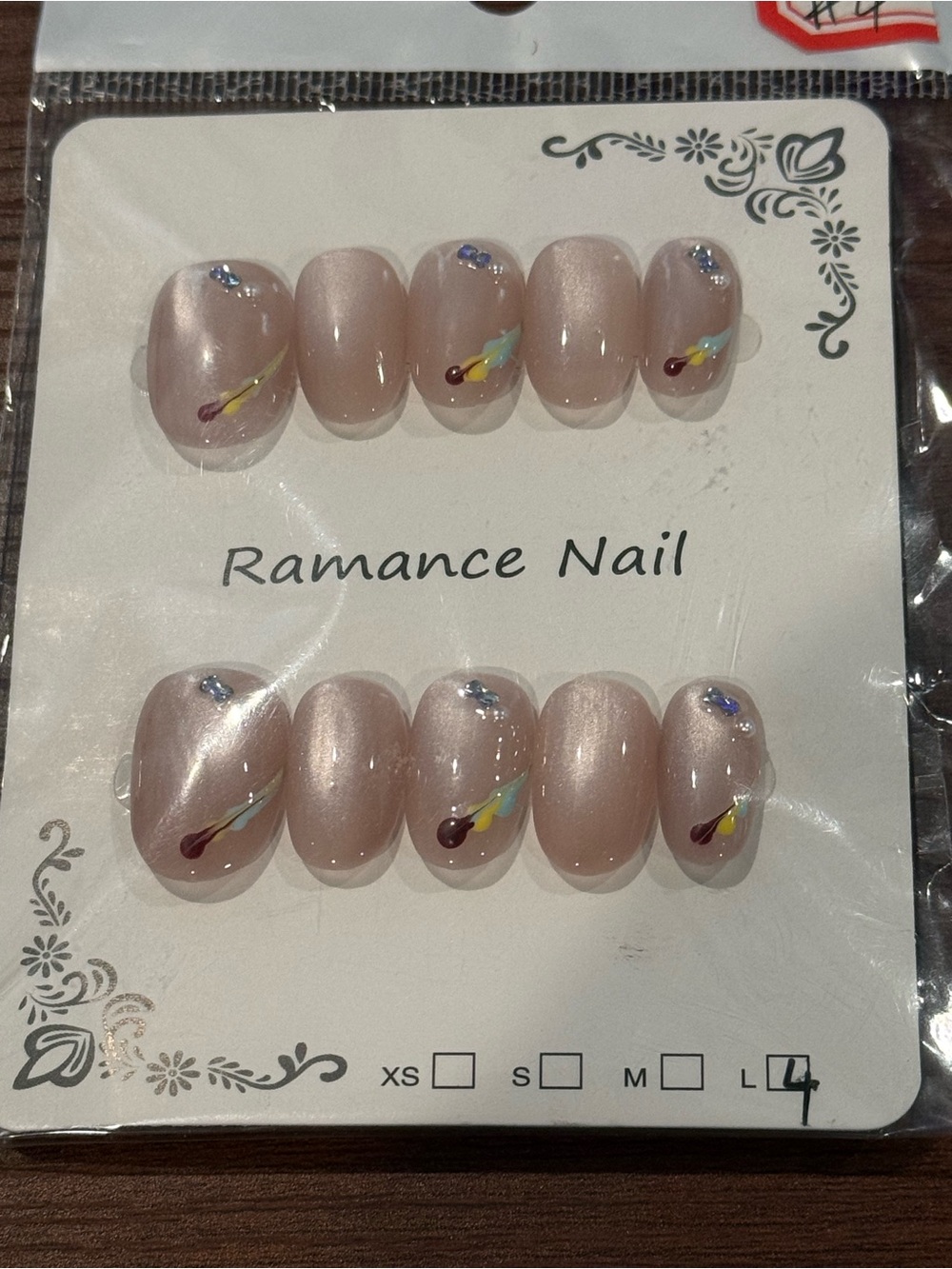 Neutral Shimmer Press-on Nail with Subtle Floral Accent - Picture 2 of 2